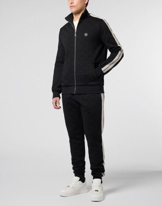 Товар черного цвета с внутренней стороны