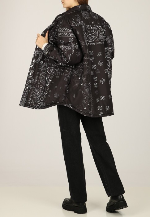 Товар черного цвета с внутренней стороны