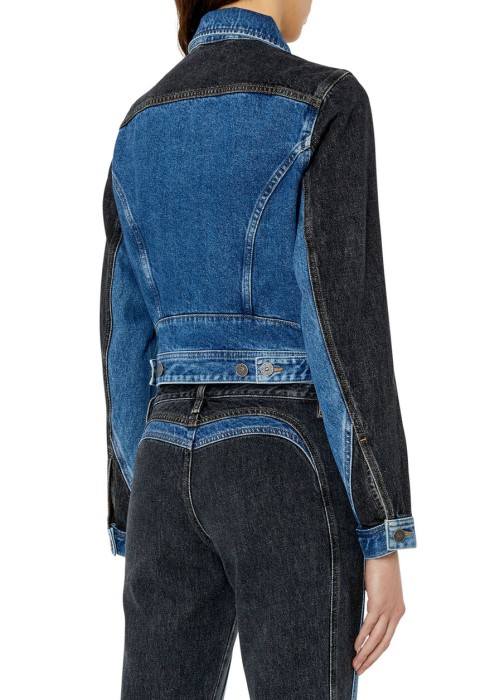 Товар синего цвета с внутренней стороны