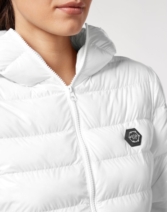 Товар белого цвета с внутренней стороны