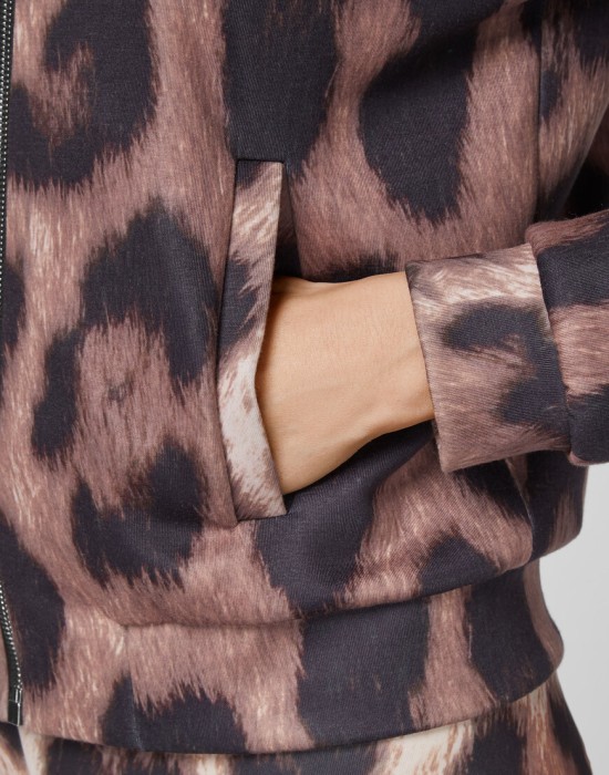 Товар разноцветного цвета с внутренней стороны