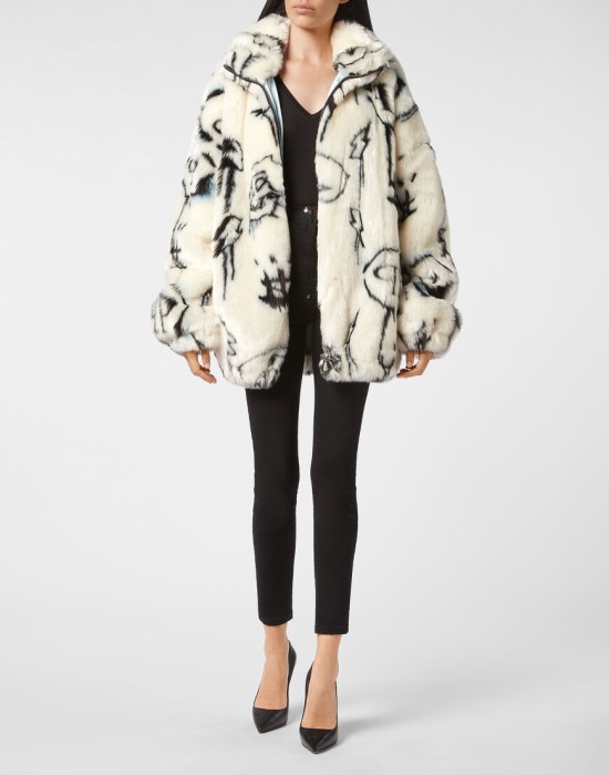 Товар бежевого цвета с внутренней стороны