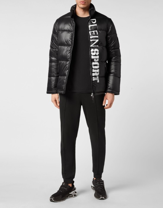 Товар черного цвета с внутренней стороны