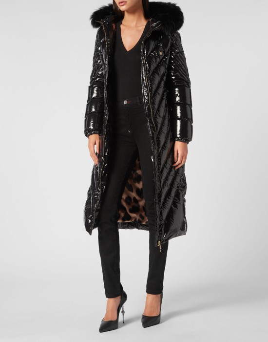 Товар черного цвета с внутренней стороны