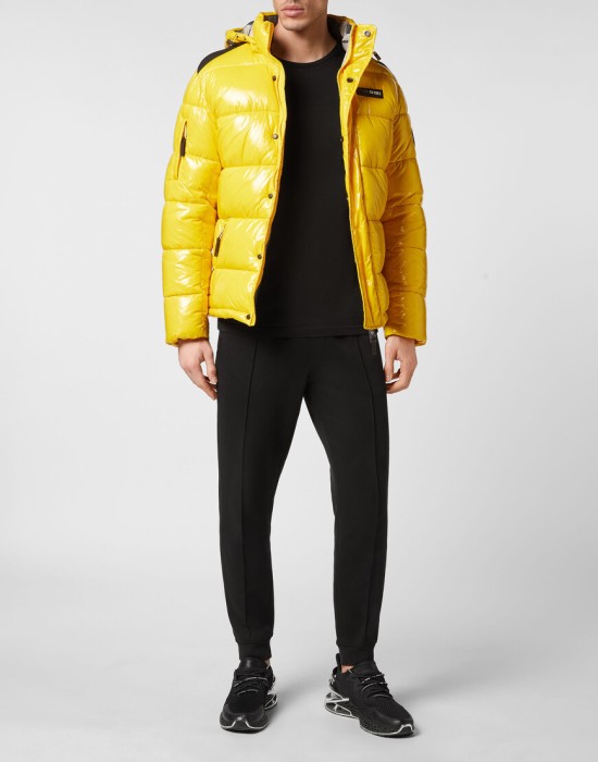 Товар желтого цвета с внутренней стороны