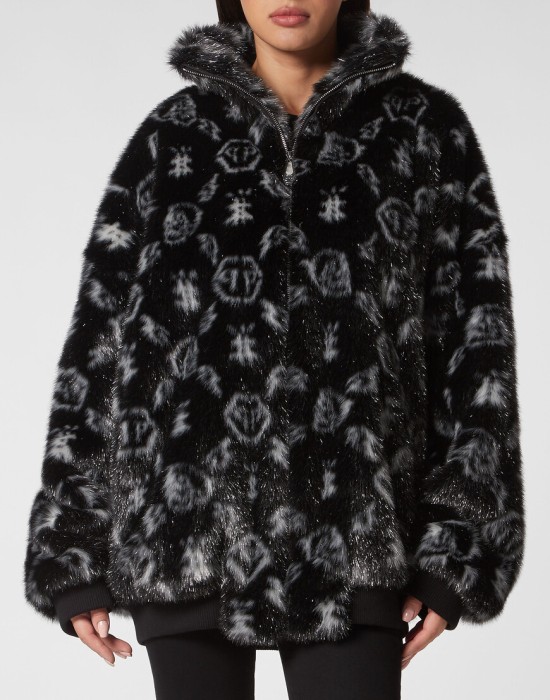 куртка  по цене 142638 руб вид справа