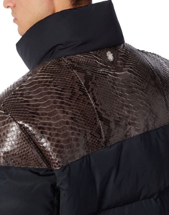 Товар синего цвета с внутренней стороны