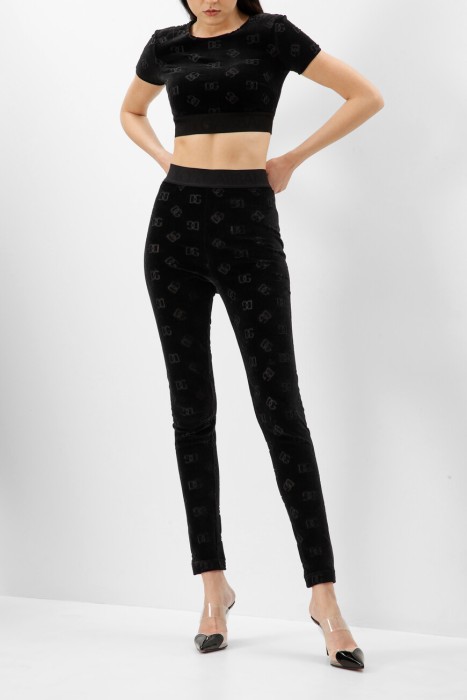 Товар черного цвета с внутренней стороны