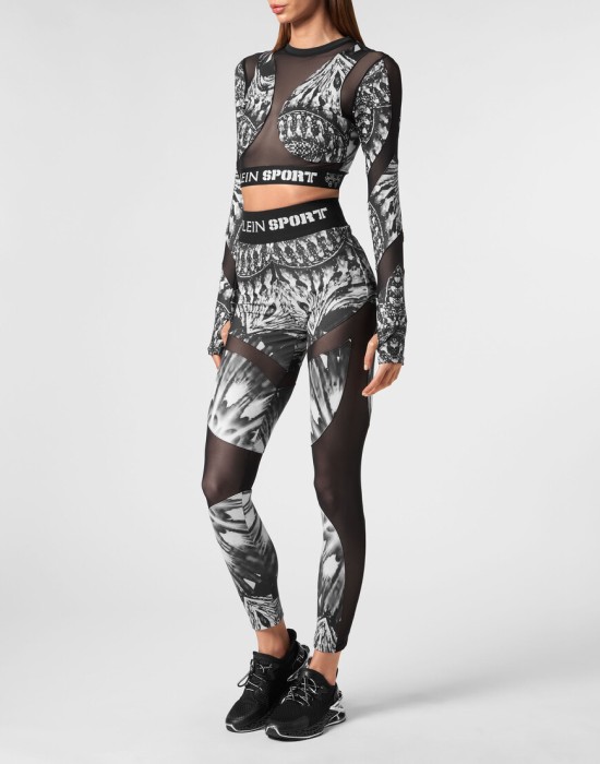 Товар черного цвета с внутренней стороны