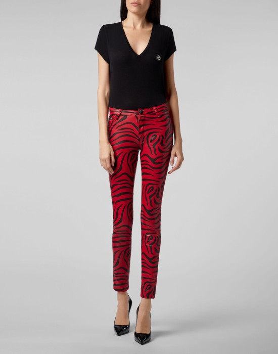 Товар черного цвета с внутренней стороны