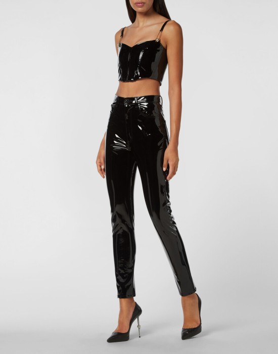 Товар черного цвета с внутренней стороны