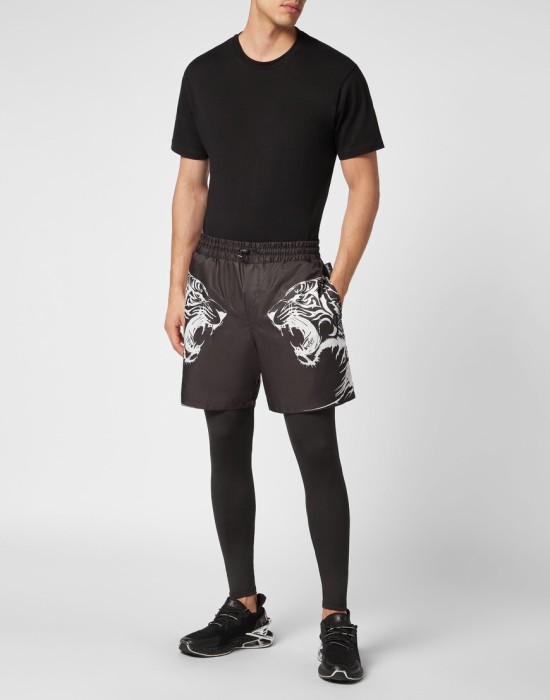 Товар черного цвета с внутренней стороны