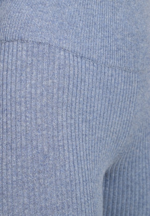 Товар фиолетового цвета с внутренней стороны