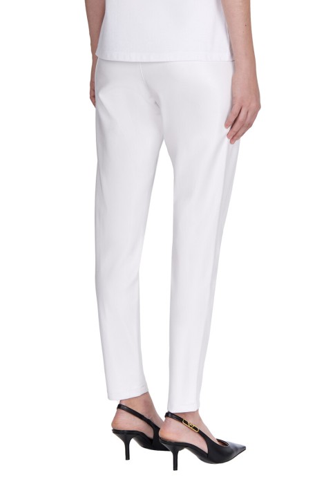 Товар белого цвета с внутренней стороны