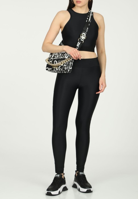 Товар черного цвета с внутренней стороны