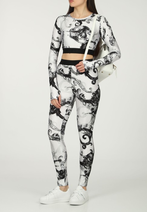 Товар белого цвета с внутренней стороны