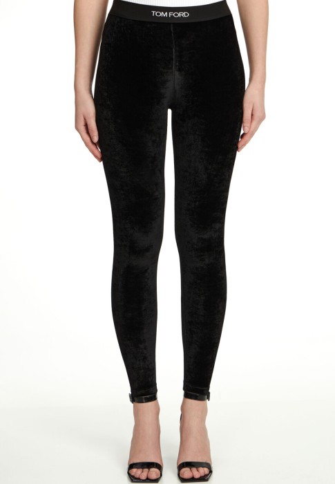 Товар черного цвета с внутренней стороны