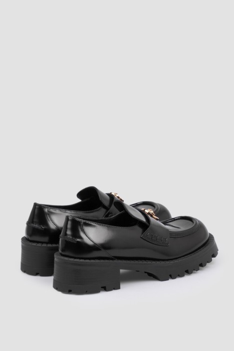 Товар черного цвета с внутренней стороны