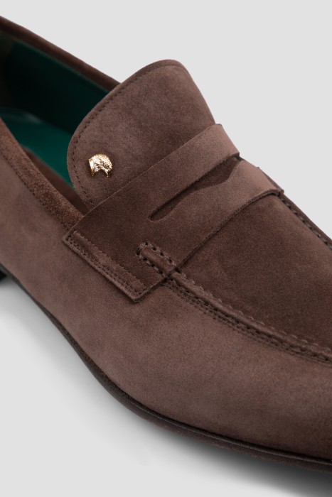 Товар коричневого цвета с внутренней стороны