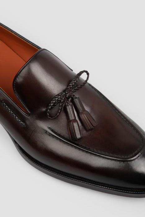 Товар коричневого цвета с внутренней стороны