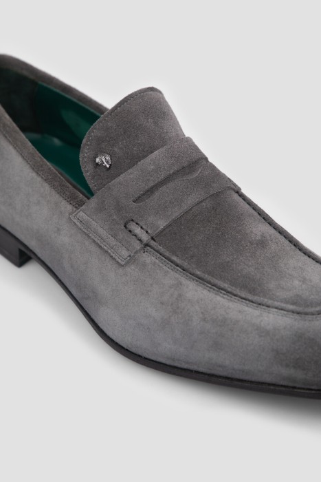 Товар серого цвета с внутренней стороны