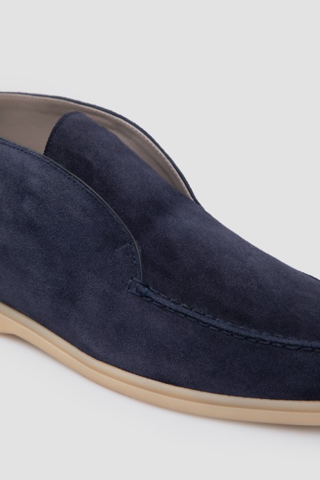 Товар синего цвета с внутренней стороны