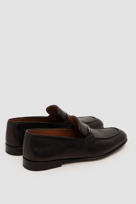 Товар черного цвета с внутренней стороны