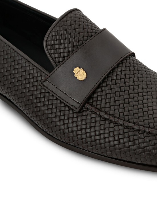 Товар коричневого цвета с внутренней стороны