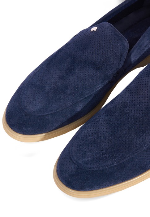 Товар синего цвета с внутренней стороны