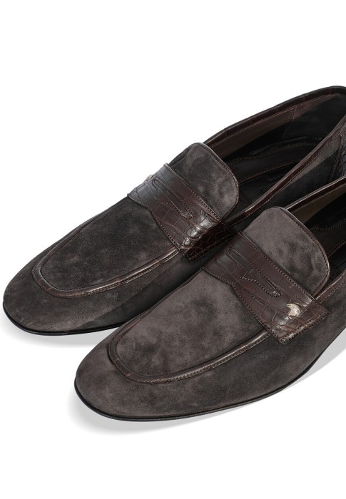 Товар коричневого цвета с внутренней стороны