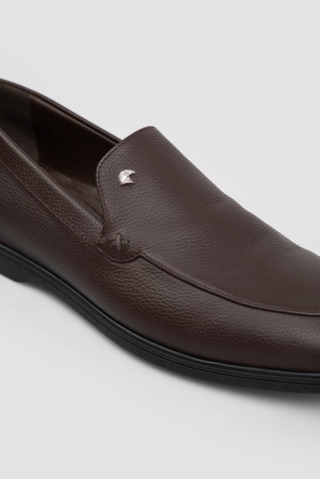 Товар коричневого цвета с внутренней стороны