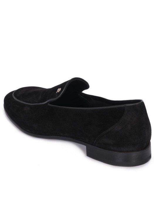 Товар черного цвета с внутренней стороны