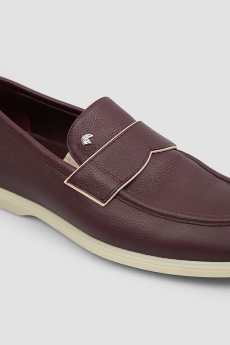 Товар бордового цвета с внутренней стороны