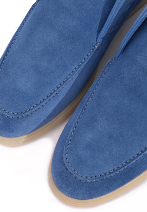 Товар голубого цвета с внутренней стороны