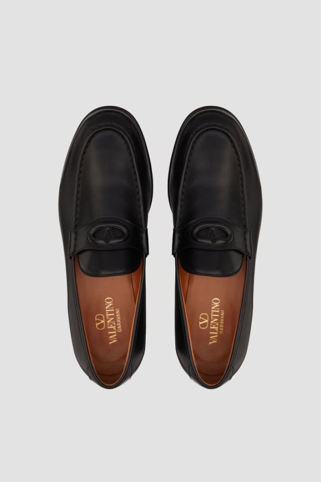 Товар черного цвета с внутренней стороны