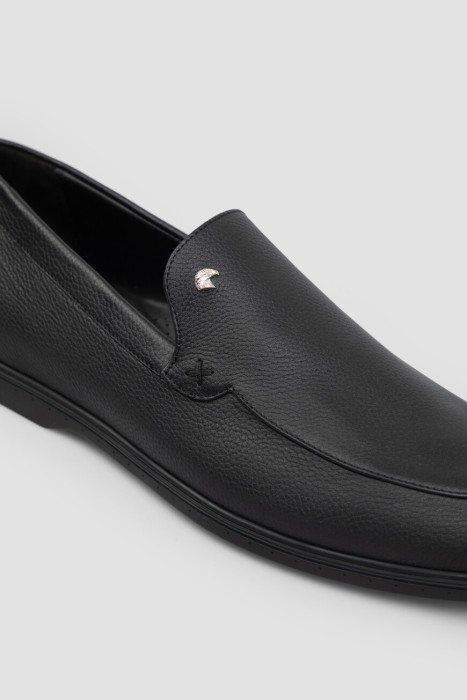 Товар черного цвета с внутренней стороны