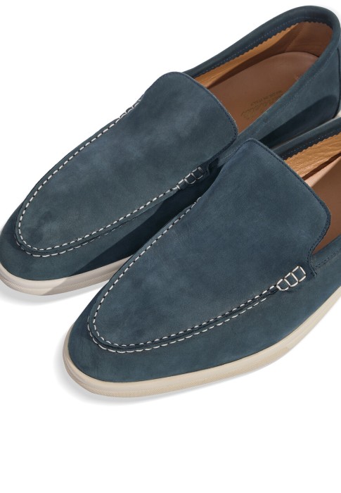 Товар зеленого цвета с внутренней стороны