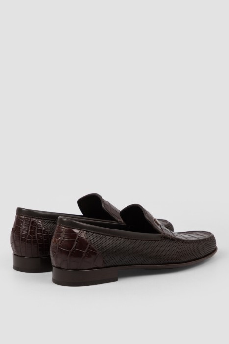 Товар коричневого цвета с внутренней стороны