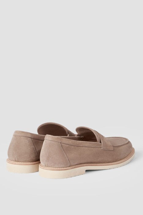 Товар бежевого цвета с внутренней стороны