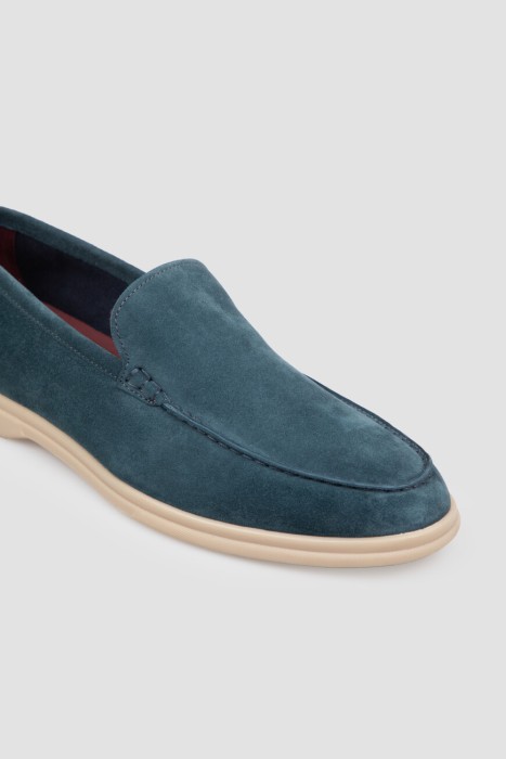 Товар синего цвета с внутренней стороны