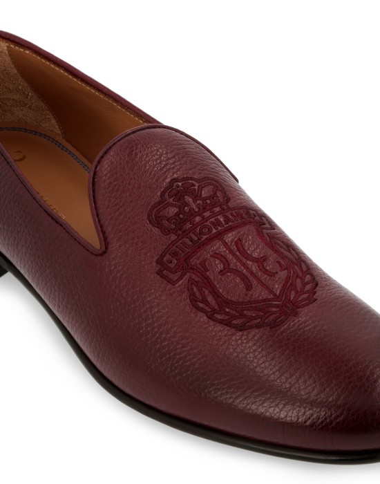 Товар красного цвета с внутренней стороны