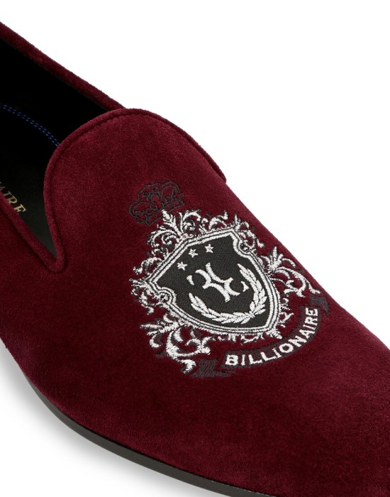 Товар красного цвета с внутренней стороны