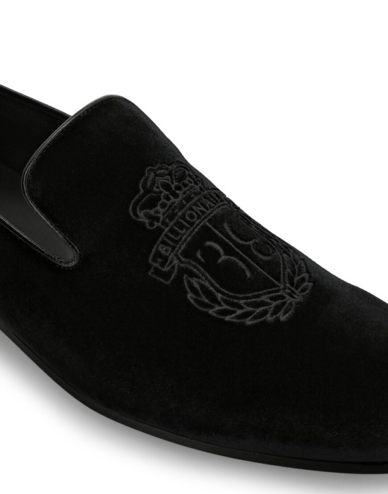 Товар черного цвета с внутренней стороны