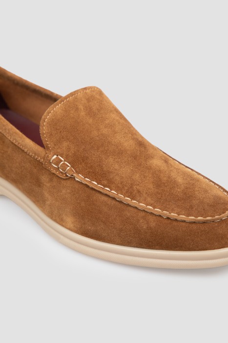 Товар коричневого цвета с внутренней стороны