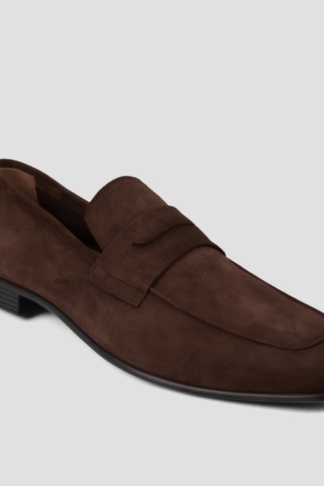 Товар коричневого цвета с внутренней стороны