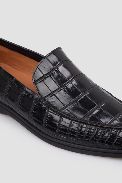 Товар черного цвета с внутренней стороны