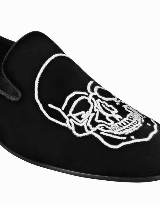 Товар черного цвета с внутренней стороны