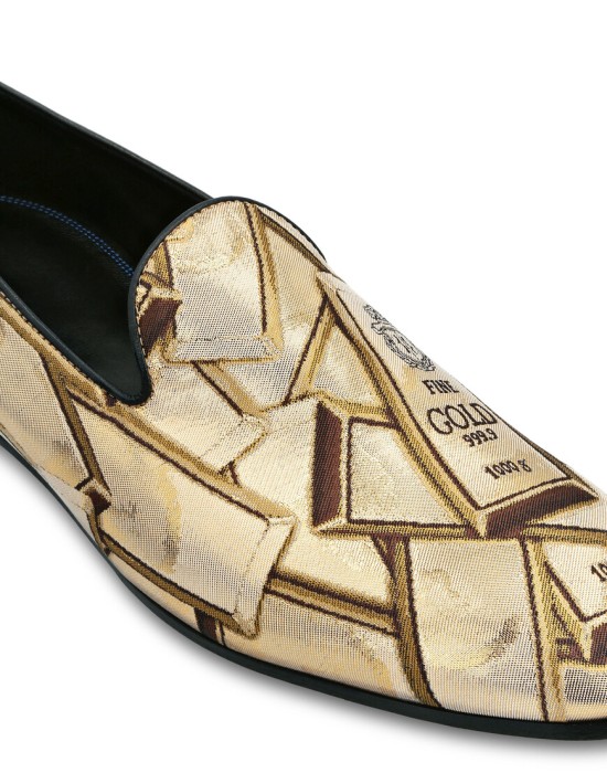 Товар золотого цвета с внутренней стороны