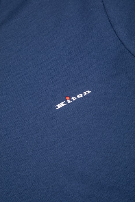 лонгслив  повседневного стиля с лицевой стороны