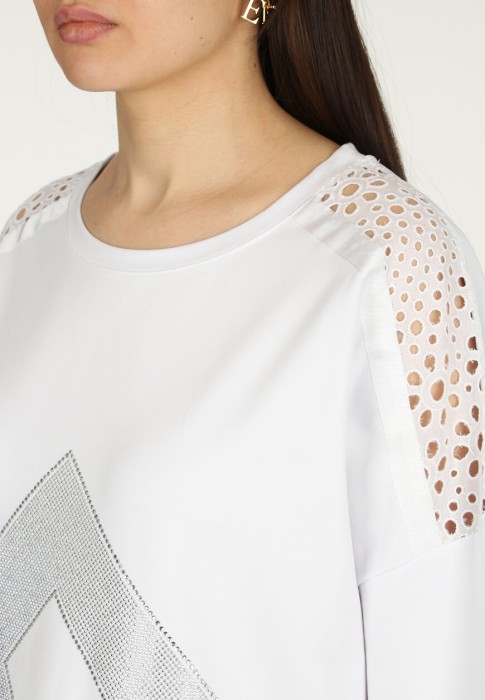 Товар белого цвета с внутренней стороны